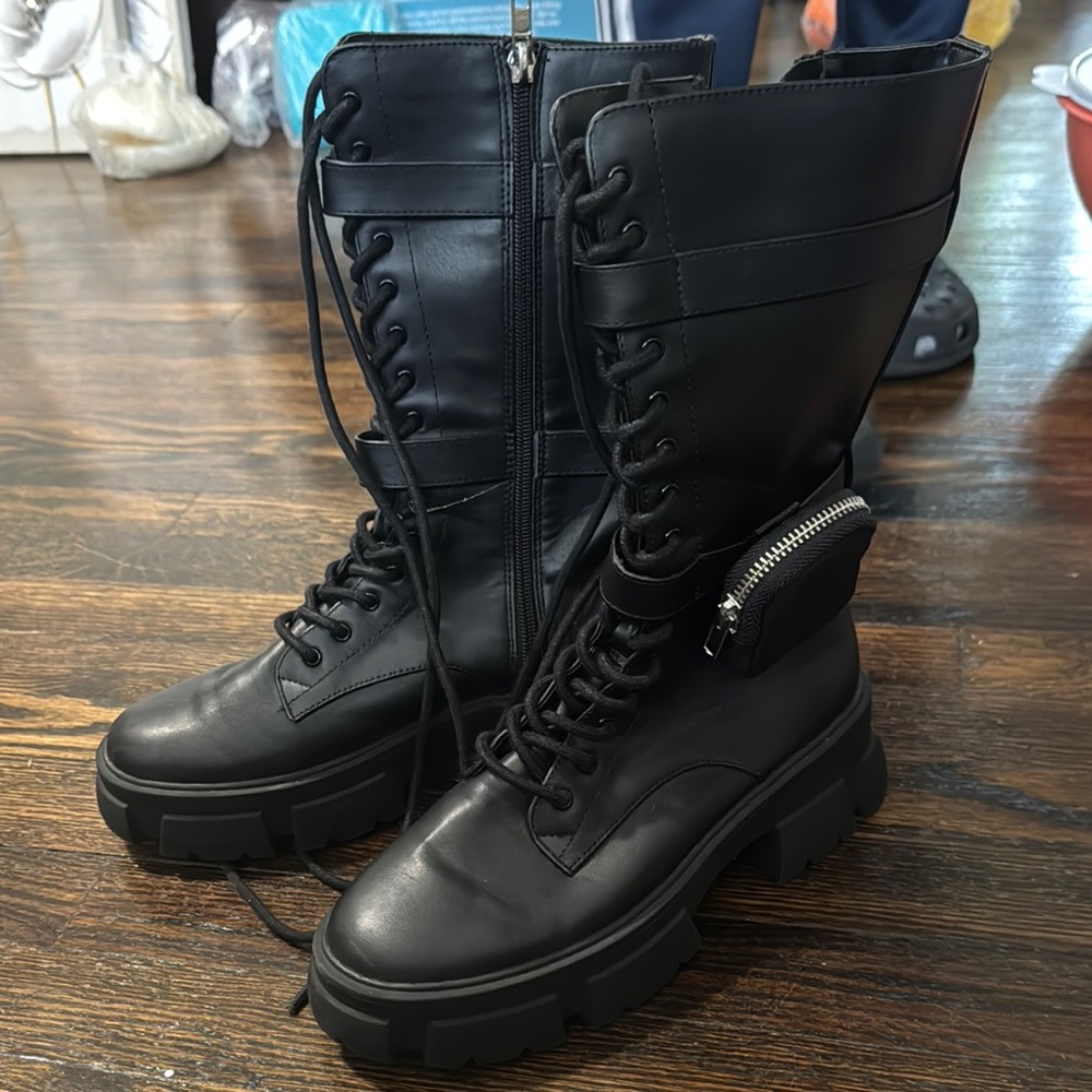 Steve Madden | Thorpe Black Micro Pouch Rounded Closed Toe Combat Boots Size 8